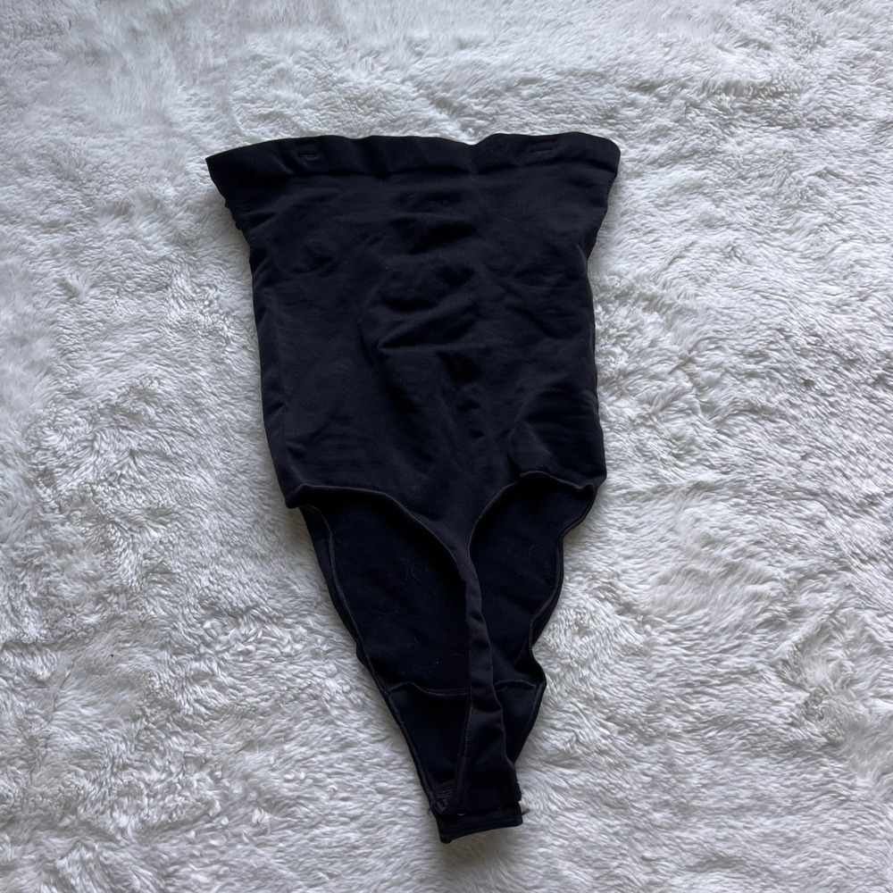 SKIMS Onyx Black Strapless Ruched Thong Bodysuit Size M Medium Compression Tube - Picture 4 of 8